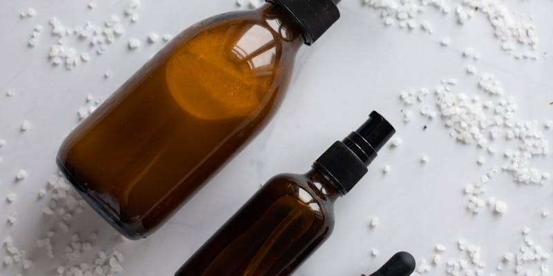 Zones du corps les plus touchees par les poils incarnes : maillot, jambes, aisselles, barbe